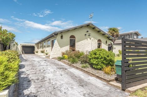 Photo of property in 53 Hinau Street, Castlecliff, Whanganui, 4501