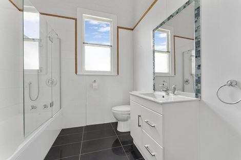 Photo of property in 2 Brunswick Road, Aramoho, Whanganui, 4500