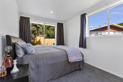 Photo of property in 5 Brixham Place, Merrilands, New Plymouth, 4312