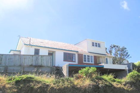 Photo of property in 2 Rodney Street, Northland, Wellington, 6012