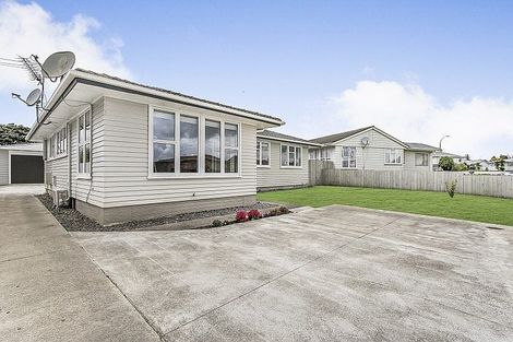 Photo of property in 11 Windrush Close, Mangere, Auckland, 2022