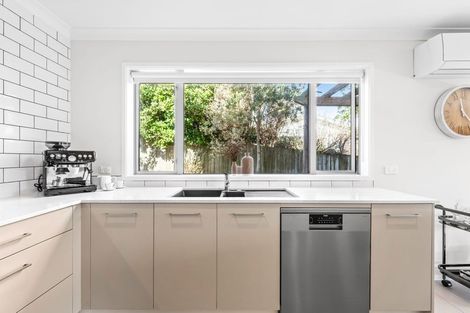 Photo of property in 114a Stanmore Bay Road, Stanmore Bay, Whangaparaoa, 0932