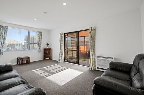 Photo of property in 2/20 Kirsten Place, Parklands, Christchurch, 8083