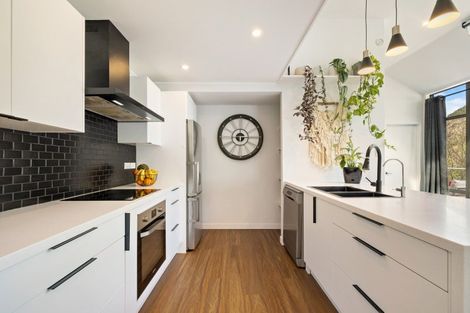 Photo of property in 12 Mackinnon Terrace, Sunshine Bay, Queenstown, 9300