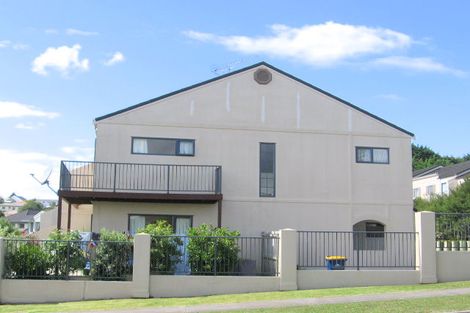 Photo of property in 2/86 Fernhill Way, Oteha, Auckland, 0632