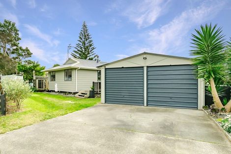 Photo of property in 11 Victor Grove, Waikanae Beach, Waikanae, 5036
