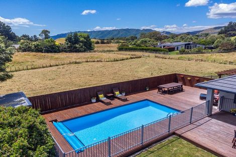 Photo of property in 33 Killalea Place, Paraparaumu, 5032