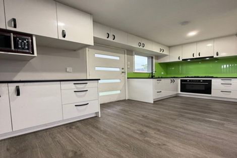 Photo of property in 4 Beaubank Road, Kelston, Auckland, 0602