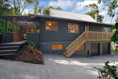 Photo of property in 32 Rosecamp Road, Beach Haven, Auckland, 0626