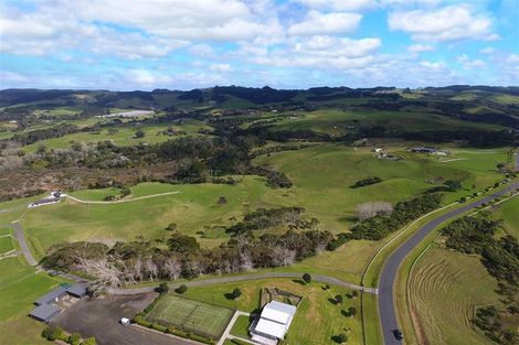 Photo of property in 1088 South Head Road, South Head, Helensville, 0874