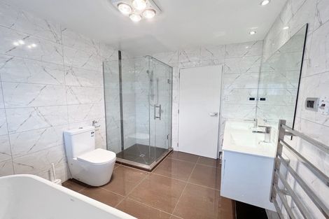 Photo of property in 115e Sturges Road, Henderson, Auckland, 0612