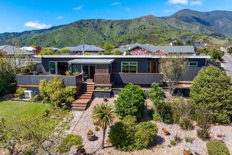 Photo of property in 11 Glentui Place, Waikawa, Picton, 7220