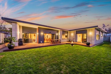 Photo of property in 14 Resolution Drive, Whitby, Porirua, 5024