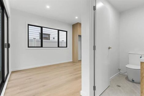 Photo of property in 8/25 Swanson Road, Henderson, Auckland, 0610