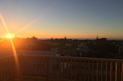 Photo of property in 22 Taonui Street, Waitarere Beach, Levin, 5510