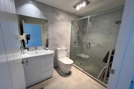 Photo of property in 4/60 Highland Drive, Highland Park, Auckland, 2010