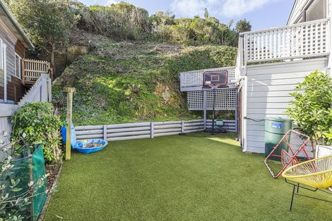 Photo of property in 31 Wye Street, Island Bay, Wellington, 6023