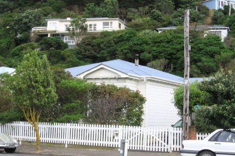 Photo of property in 18 Derwent Street, Island Bay, Wellington, 6023