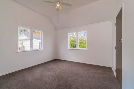Photo of property in 2/19 Ridgemount Rise, Mangere Bridge, Auckland, 2022