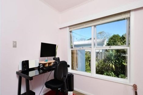 Photo of property in 1/13 Otakau Road, Milford, Auckland, 0620