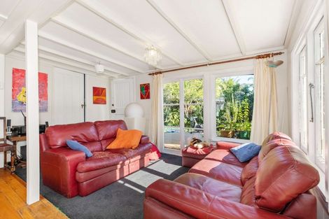 Photo of property in 731 Swanson Road, Swanson, Auckland, 0612