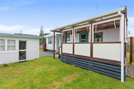 Photo of property in 3 Toi Street, Otaki Beach, Otaki, 5512