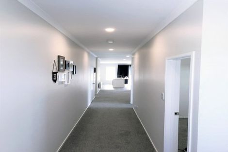 Photo of property in 2 Huarahi Pai Road, Huapai, Kumeu, 0810