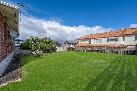 Photo of property in 20 Vanbrugh Place, Bucklands Beach, Auckland, 2014