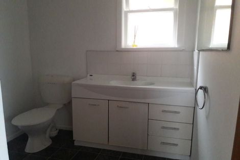 Photo of property in 1/6 Woodall Place, Totara Vale, Auckland, 0627