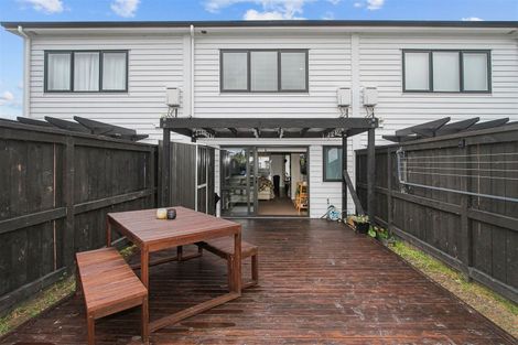 Photo of property in 8b Lumbarda Drive, Kumeu, 0810