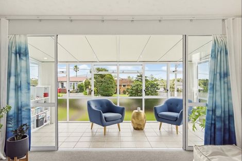 Photo of property in 22 Gray Avenue, Paraparaumu Beach, Paraparaumu, 5032