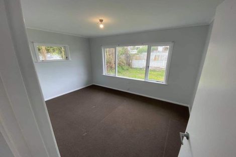 Photo of property in 77 Farquhar Road, Glendene, Auckland, 0602