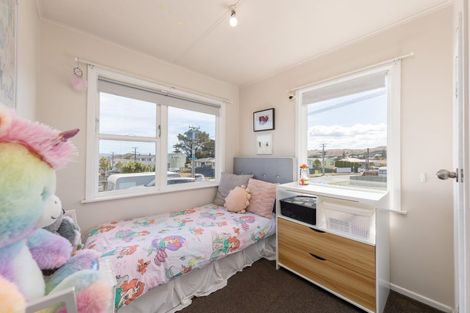 Photo of property in 96 Sievers Grove, Cannons Creek, Porirua, 5024