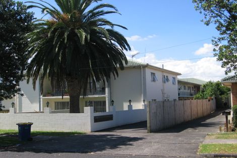 Photo of property in 15 Queen Mary Avenue, New Lynn, Auckland, 0600