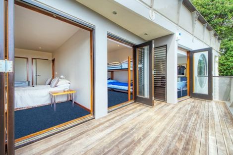 Photo of property in 87 Marine Parade North, Piha, 0772