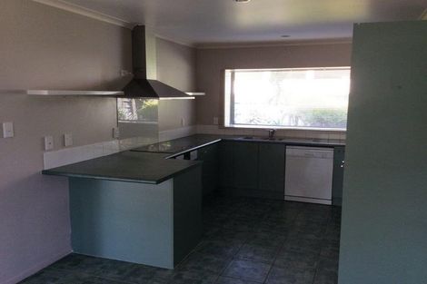 Photo of property in 2 Baltic Place, Goodwood Heights, Auckland, 2105