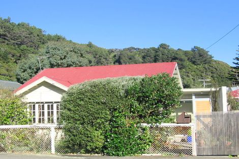 Photo of property in 2 Matipo Street, Eastbourne, Lower Hutt, 5013
