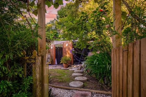 Photo of property in 3 Garcia Place, West Harbour, Auckland, 0618