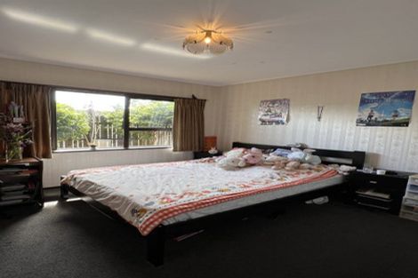 Photo of property in 3 Booralee Avenue, Botany Downs, Auckland, 2010