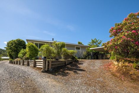 Photo of property in 169 Waikawa Road, Picton, 7220