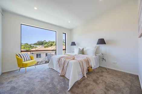 Photo of property in 17a John Jennings Drive, Oteha, Auckland, 0632