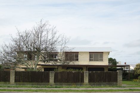 Photo of property in 100 Domett Street, Waitara, 4320