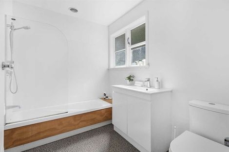 Photo of property in 11 Warwick Street, Wilton, Wellington, 6012