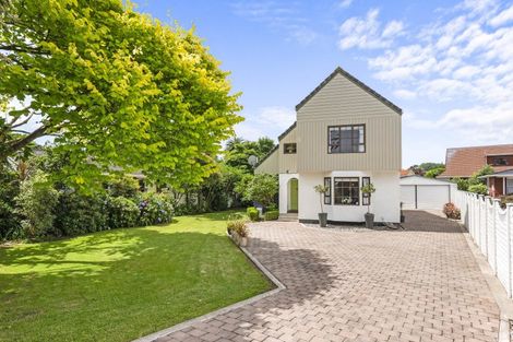 Photo of property in 261 Te Moana Road, Waikanae, 5036