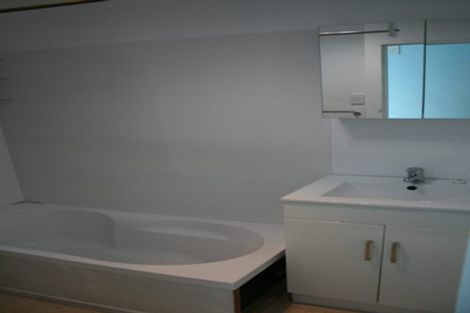 Photo of property in 4 Howard Street, Mount Cook, Wellington, 6021