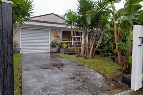 Photo of property in 22 Leaming Place, Clarks Beach, 2122