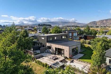 Photo of property in 4 Takahe Lane, Wanaka, 9305
