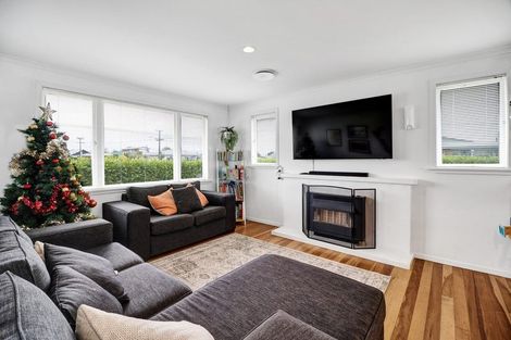 Photo of property in 215 Mangorei Road, Merrilands, New Plymouth, 4312