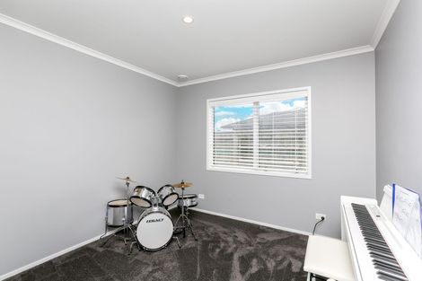 Photo of property in 5 Keene Drive, Bell Block, New Plymouth, 4312