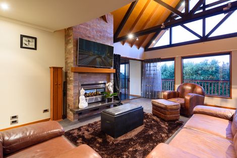 Photo of property in 17 Roger Guy Place, Welcome Bay, Tauranga, 3175